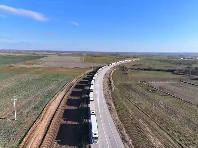 Hamzabeyli'de 31 km Tır Kuyruğu!